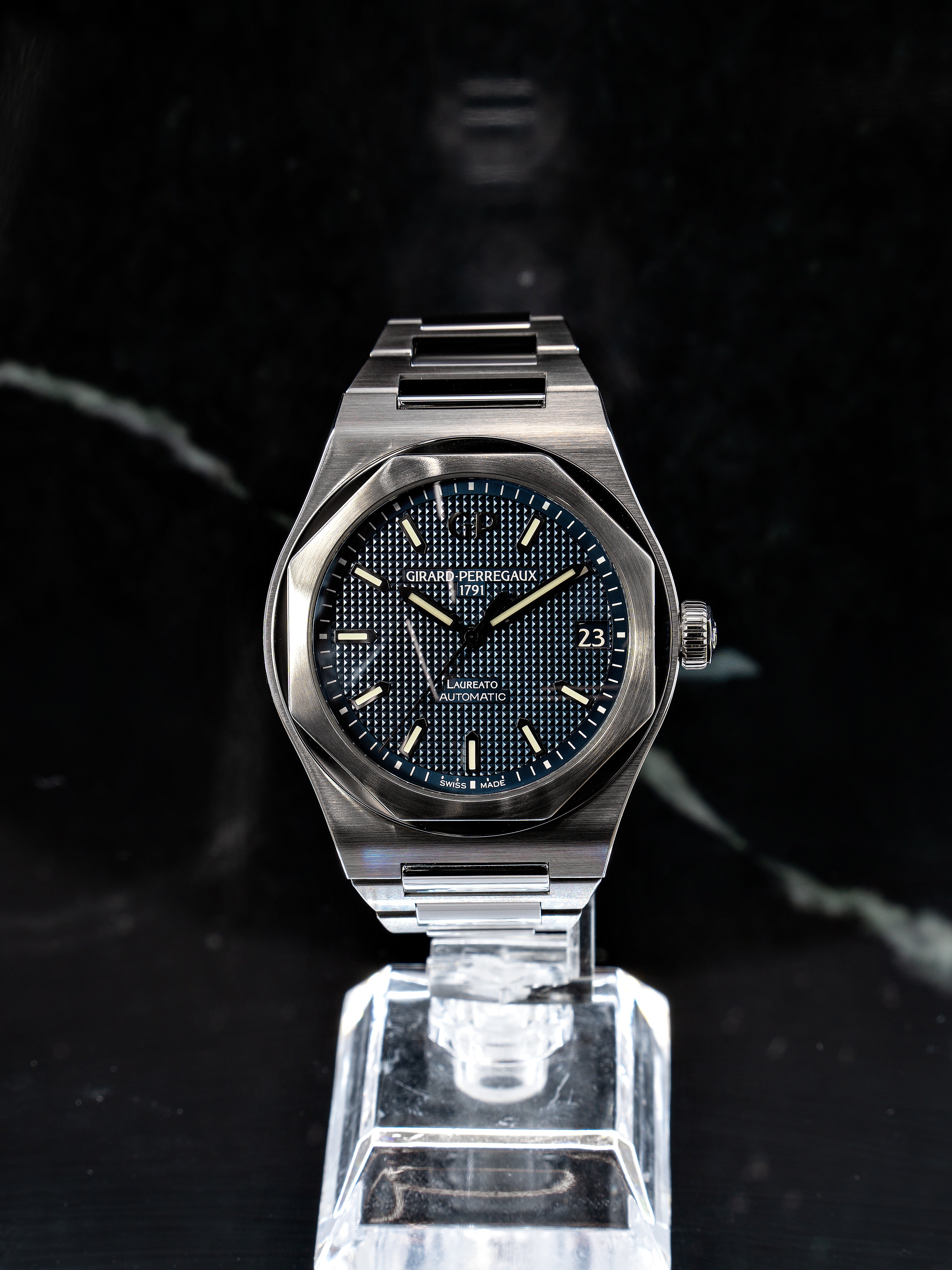 Girard-Perregaux Laureato