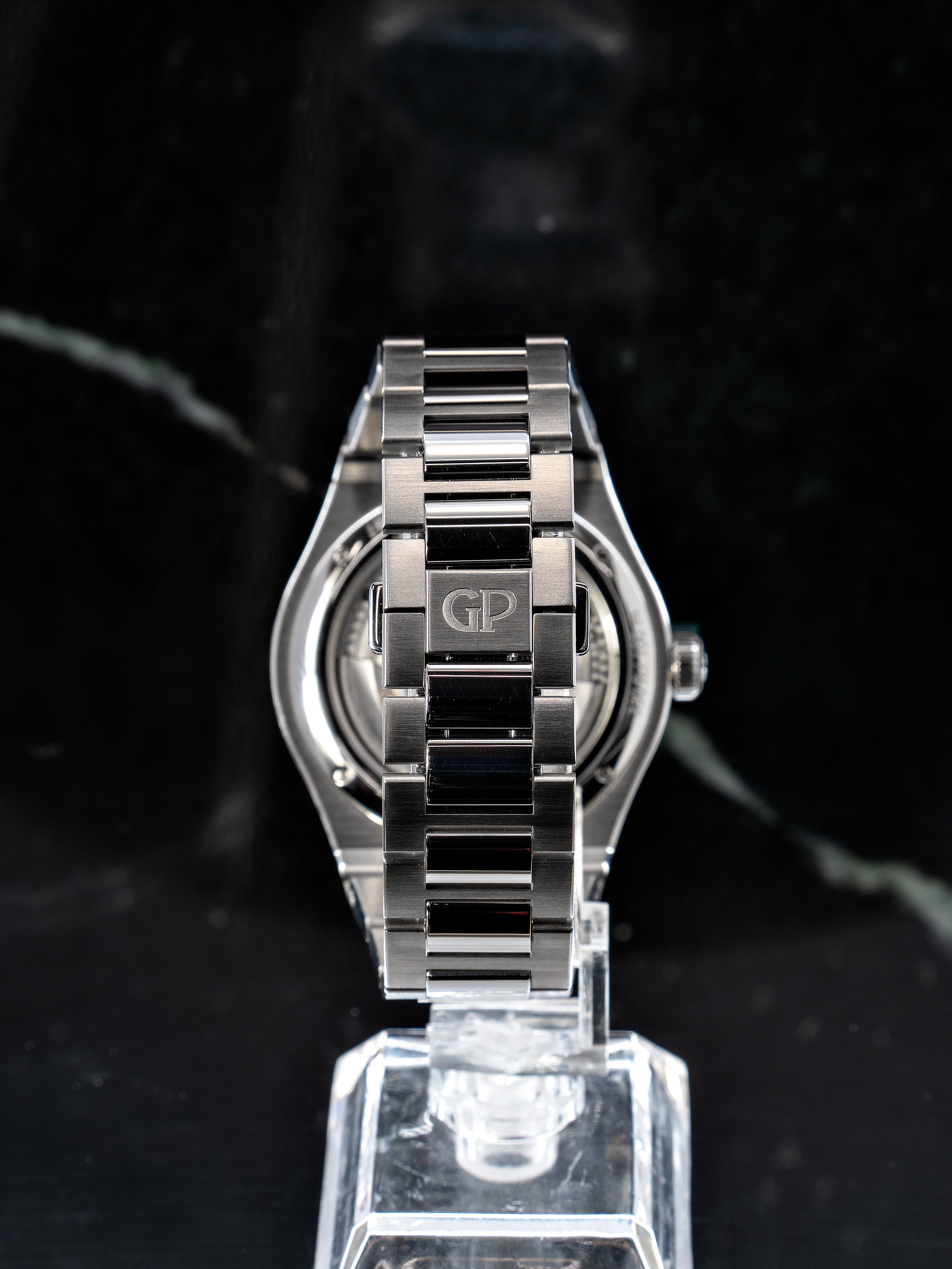 Girard-Perregaux Laureato